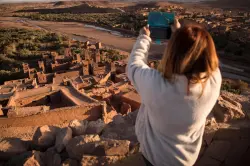 مرة الأخرى.. المغرب يحطم رقمه القياسي وينجح في استقطاب 20 مليون سائح وعائدات مالية تتجاوز 124 مليار درهم